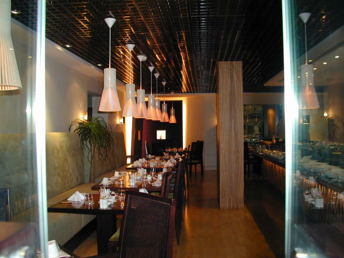 Hotel Le Royal Tower Kuwait City Exterior foto