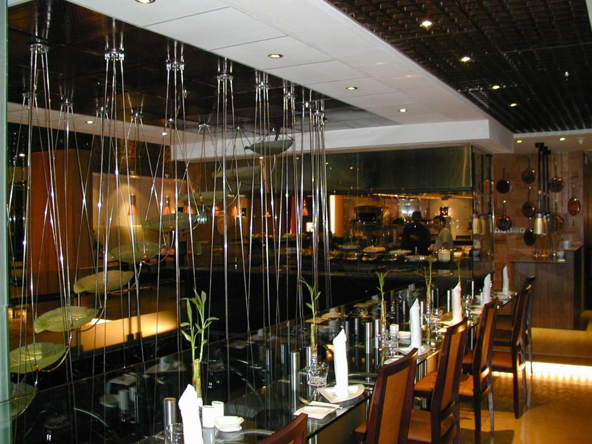 Hotel Le Royal Tower Kuwait City Exterior foto
